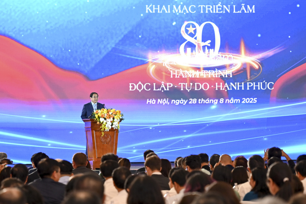 Thủ tướng Phạm Minh Chính nhấn mạnh, Triển lãm "80 năm Hành trình Độc lập - Tự do - Hạnh phúc" phản ánh sâu sắc và là sự kết tinh đóng góp, cống hiến của toàn Đảng, toàn dân, toàn quân ta trong suốt lịch sử 80 năm vẻ vang, hào hùng của Cách mạng Việt Nam, với sự tham gia rất tích cực, chủ động, sáng tạo của các cơ quan Đảng ở Trung ương, các cơ quan của Quốc hội, các cấp, các ngành, các địa phương, đại diện cộng đồng doanh nghiệp trong quá trình tổ chức thực hiện.