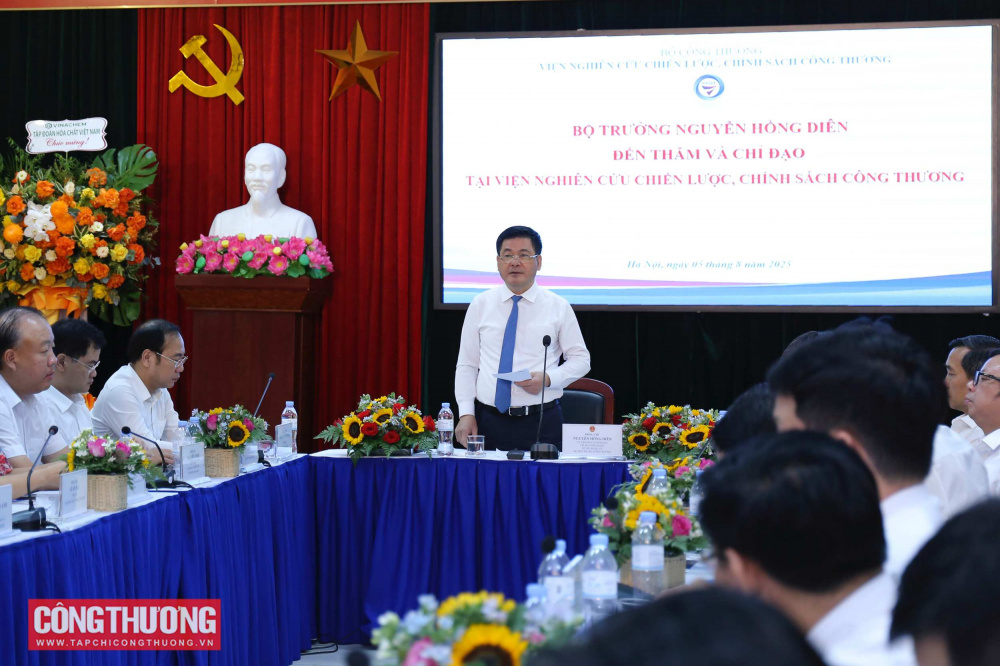 Bộ trưởng Bộ Công Thương Nguyễn Hồng Diên thăm và làm việc với Viện Nghiên cứu Chiến lược, Chính sách Công Thương