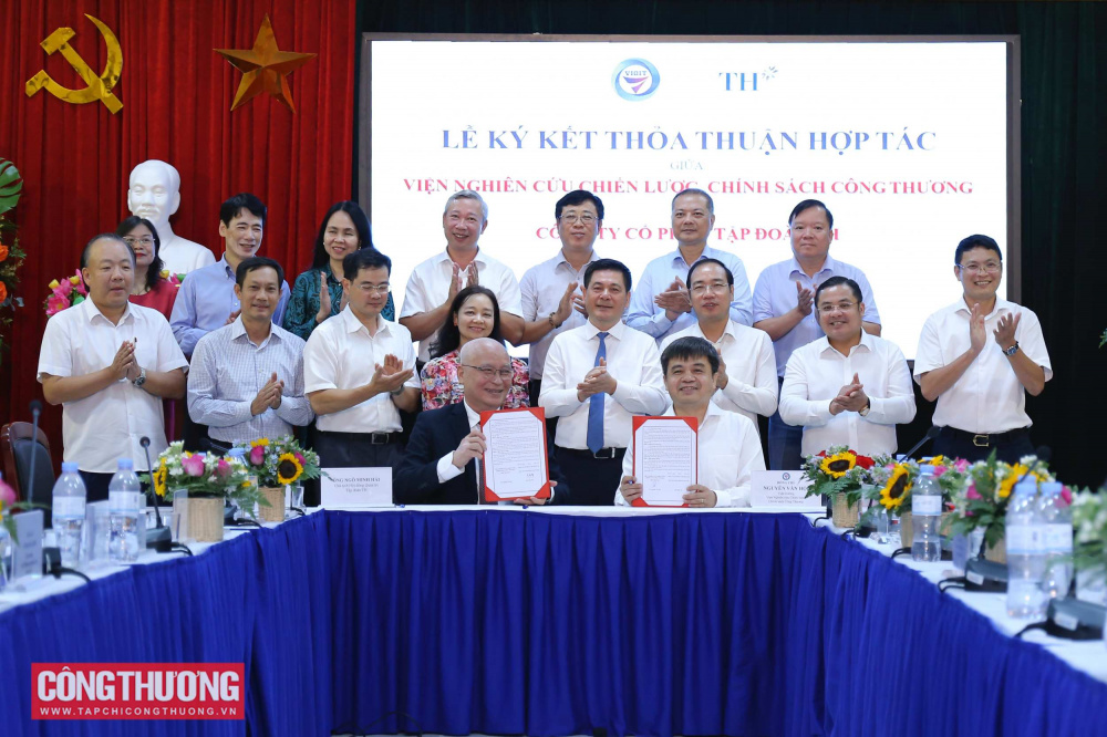 Bộ trưởng Bộ Công Thương Nguyễn Hồng Diên thăm và làm việc với Viện Nghiên cứu Chiến lược, Chính sách Công Thương