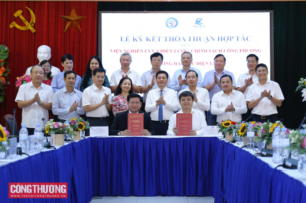 Bộ trưởng Bộ Công Thương Nguyễn Hồng Diên thăm và làm việc với Viện Nghiên cứu Chiến lược, Chính sách Công Thương