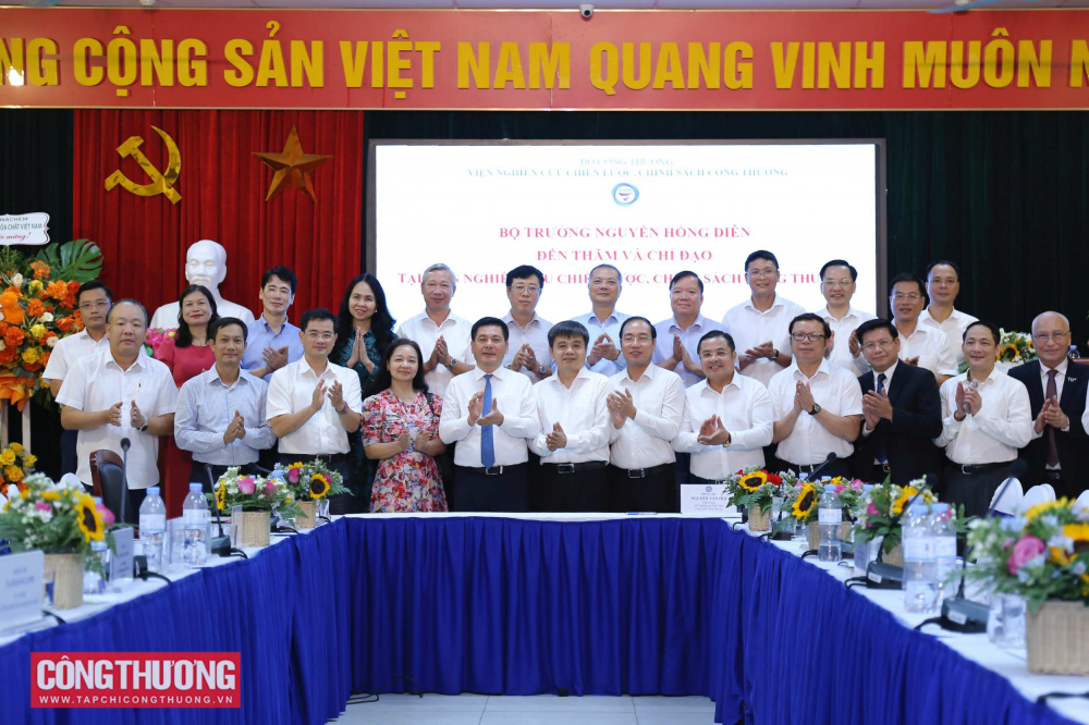 Bộ trưởng Bộ Công Thương Nguyễn Hồng Diên thăm và làm việc với Viện Nghiên cứu Chiến lược, Chính sách Công Thương