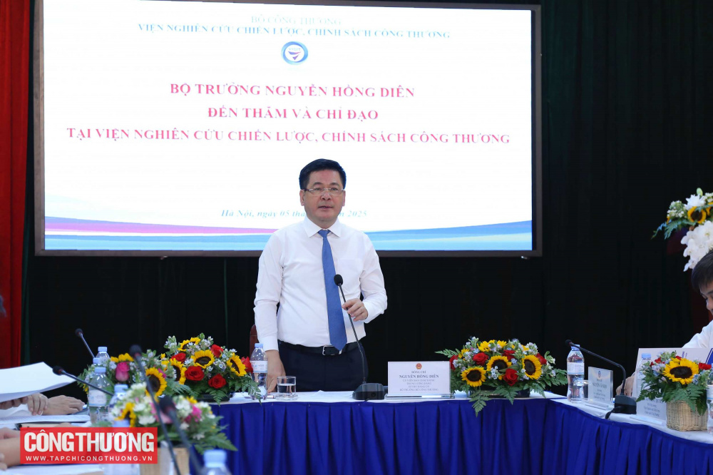 Bộ trưởng Nguyễn Hồng Diên làm việc với Viện Nghiên cứu Chiến lược, Chính sách Công Thương