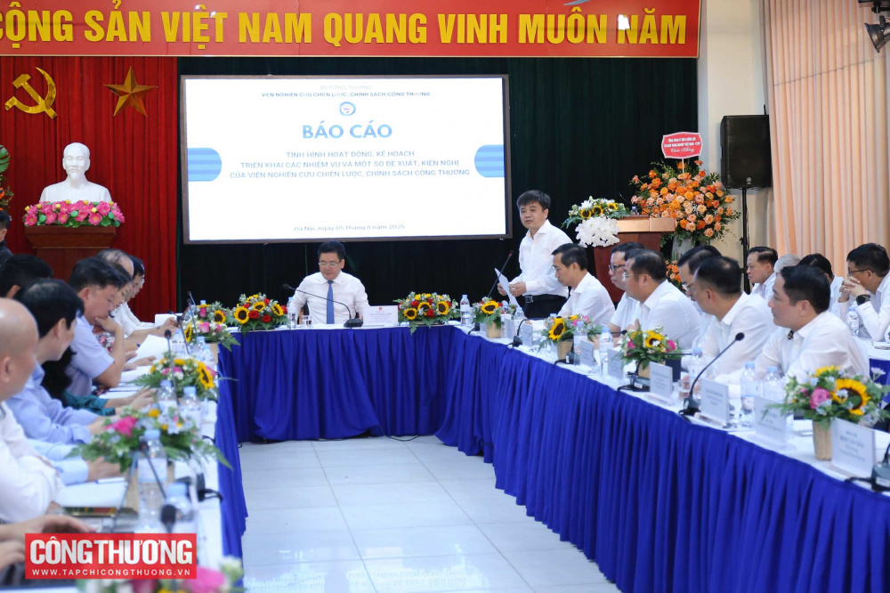 Bộ trưởng Nguyễn Hồng Diên làm việc với Viện Nghiên cứu Chiến lược, Chính sách Công Thương