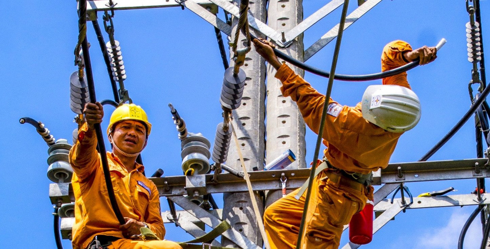 ngày 4/8/2025, sản lượng điện tiêu thụ toàn hệ thống điện đạt 1.112 triệu kWh, tăng 86 triệu kWh (+8,4%) so với cùng kỳ năm 2024, trong đó miền Bắc đạt 579 triệu kWh, tăng gần 50 triệu kWh (+9,4%) so với cùng kỳ năm 2024