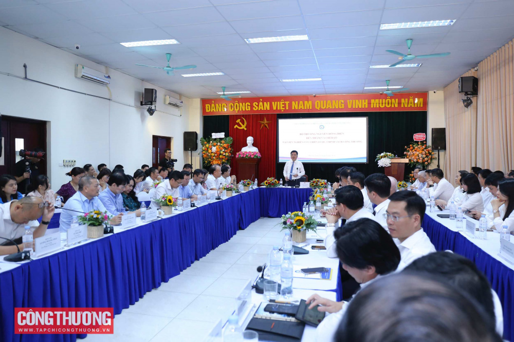 Bộ trưởng Bộ Công Thương Nguyễn Hồng Diên thăm và làm việc với Viện Nghiên cứu Chiến lược, Chính sách Công Thương