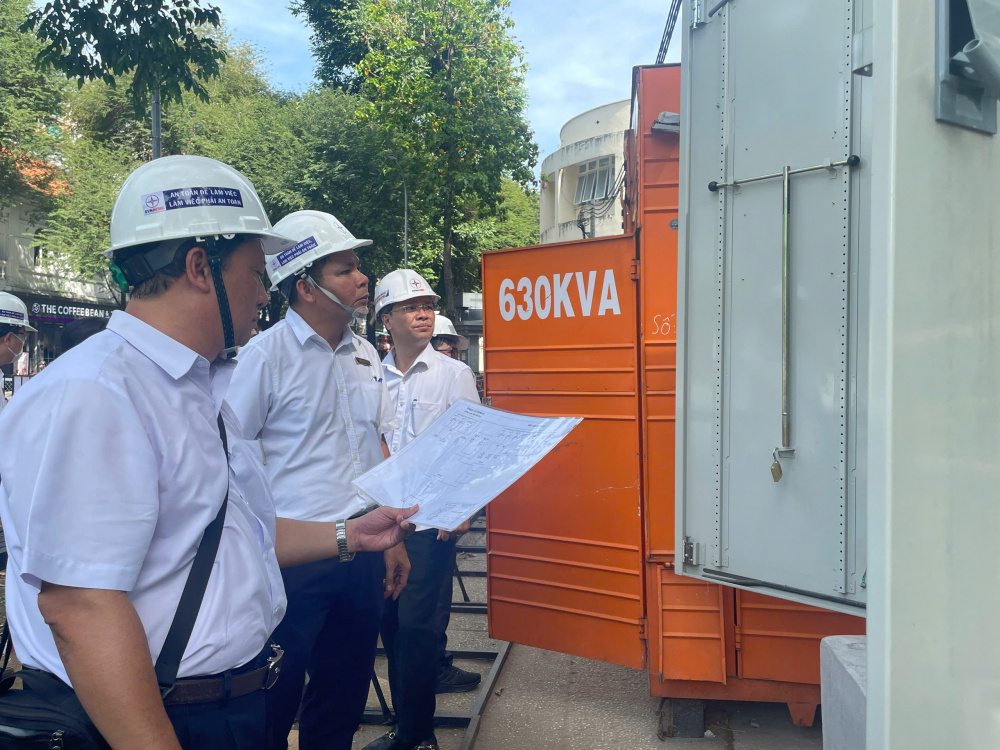 Kiểm tra hệ thống điện, sẵn sàng cho Lễ kỷ niệm 80 năm Cách mạng tháng 8 và Quốc khánh 2/9.