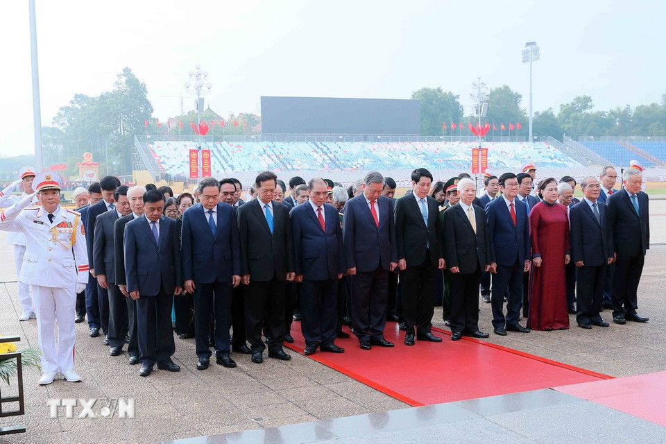 viếng Chủ tịch Hồ Chí Minh