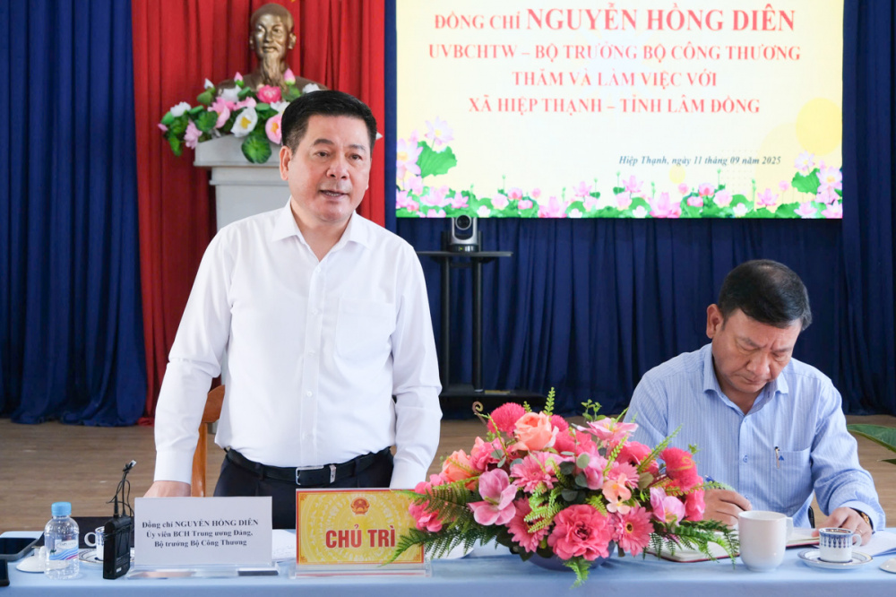 Đồng chí Nguyễn Hồng Diên - Ủy viên Ban Chấp hành Trung ương Đảng, Bộ trưởng Bộ Công Thương phát biểu tại buổi làm việc