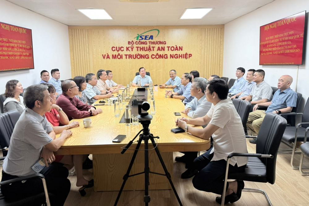 Bộ Công Thương tổ chức quán triệt, triển khai thực hiện 4 Nghị quyết của Bộ Chính trị