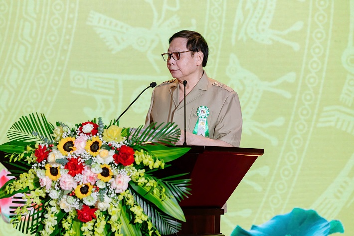 ông Việt - Apatit Việt Nam