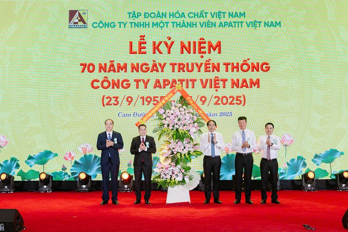 tỉnh lào cai tặng Apatit Việt Nam