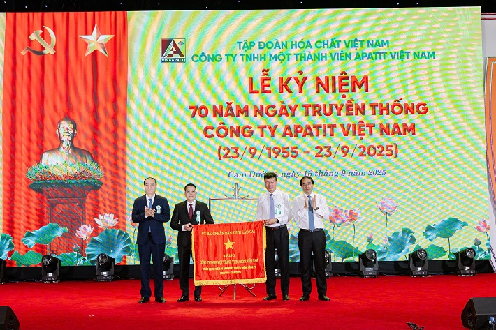 tỉnh lào cai tặng Apatit Việt Nam 2