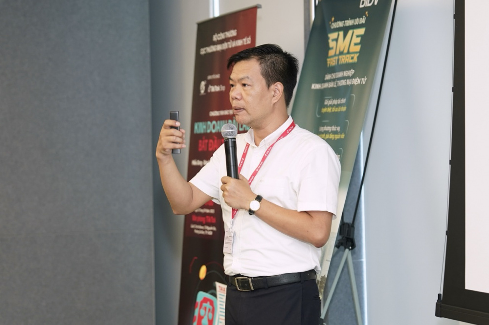 Ông Nguyễn Hữu Tuấn - Giám đốc Trung tâm Phát triển Thương mại Điện tử và Công nghệ số nhấn mạnh tầm quan trọng của việc hiểu đúng và đầy đủ về luật, nghĩa vụ thuế và quảng cáo trung thực - những yếu tố quyết định uy tín và phát triển dài hạn