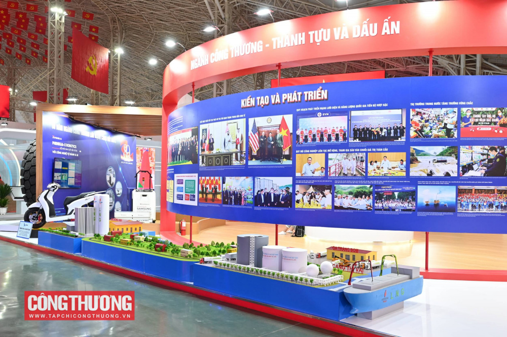 Mô hình chuỗi nhập khẩu, vận chuyển, phân phối LNG được trưng bày tại tại triển lãm 80 năm Ngành Công Thương lớn mạnh cùng đất nước trong khuôn khổ Triển lãm thành tựu Đất nước
