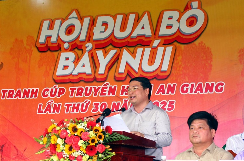 Hội đua bò Bảy Núi