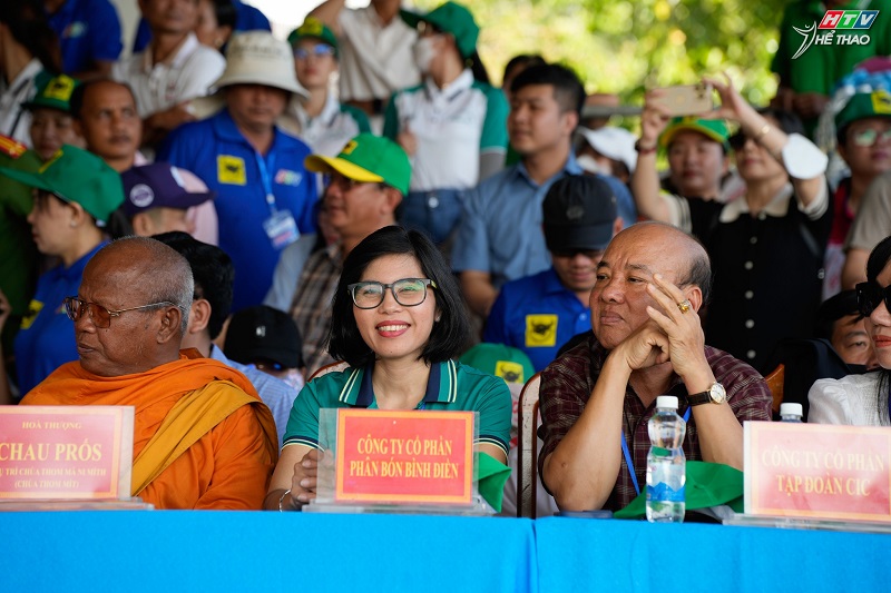 Hội Đua bò Bảy Núi