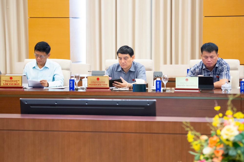 Ủy ban Thường vụ Quốc hội cho ý kiến Dự án Luật Thương mại điện tử
