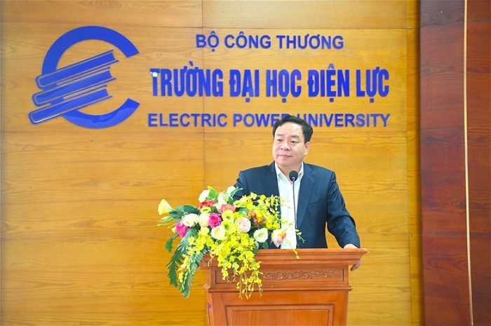 NGƯT.PGS.TS  Vũ Đình Ngọ - Bí thư Đảng ủy, Chủ tịch Hội đồng Trường tại Hội nghị.