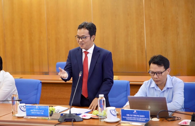 Phó Giám đốc Công ty EPS Dương Văn Lễ phát biểu tại buổi lễ