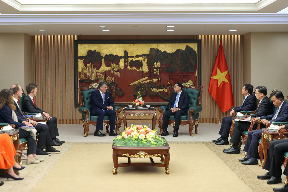 Phó Thủ tướng Bùi Thanh Sơn tiếp Cao uỷ Thương mại và An ninh kinh tế Liên minh châu Âu