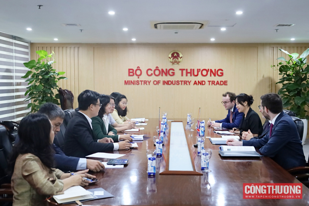 Thứ trưởng Phan Thị Thắng tiếp và làm việc với Đặc phái viên thương mại của Thủ tướng Anh