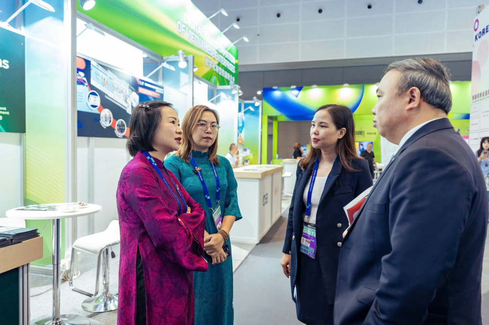 Khai trương Khu Gian hàng Quốc gia Việt Nam tại Hội chợ Thương mại điện tử toàn cầu lần thứ 4 