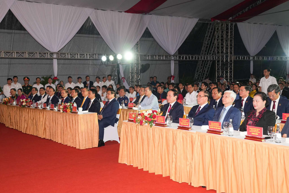 Thủ tướng Phạm Minh Chính và các đại biểu dự Lễ khởi công Dự án đầu tư phát triển kết cấu hạ tầng Khu công nghiệp Tân Trào (giai đoạn 1) và Dự án Nhà máy Nhiệt điện LNG Hải Phòng