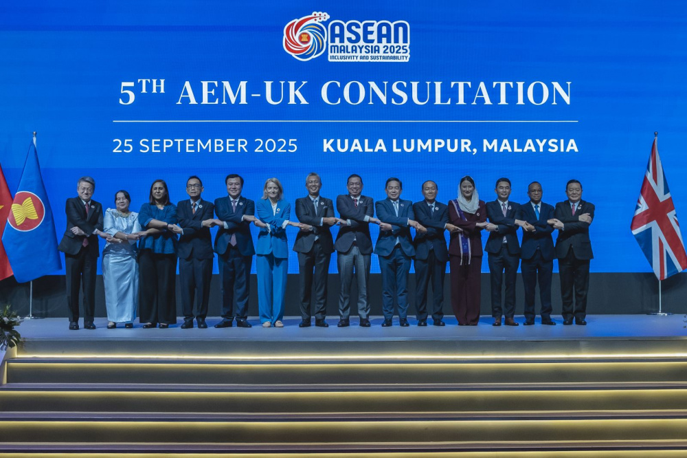 hợp tác ASEAN - UK