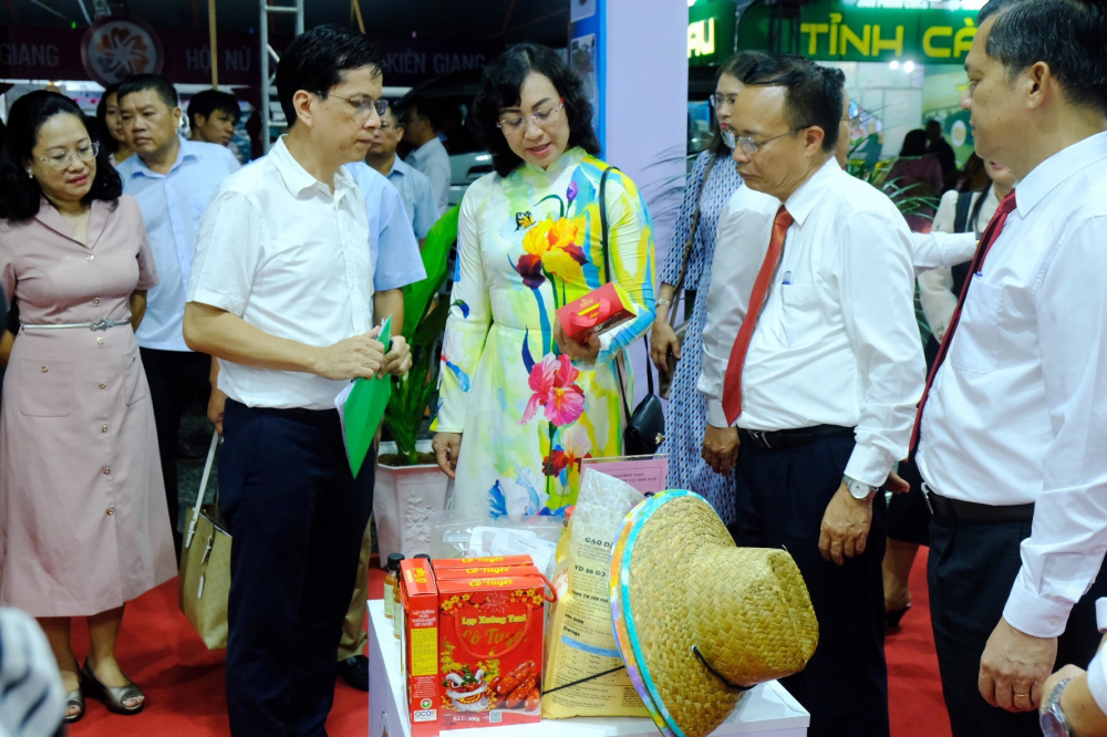 sản phẩm công nghiệp nông thôn tiêu biểu