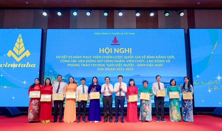 Phụ nữ Vinataba