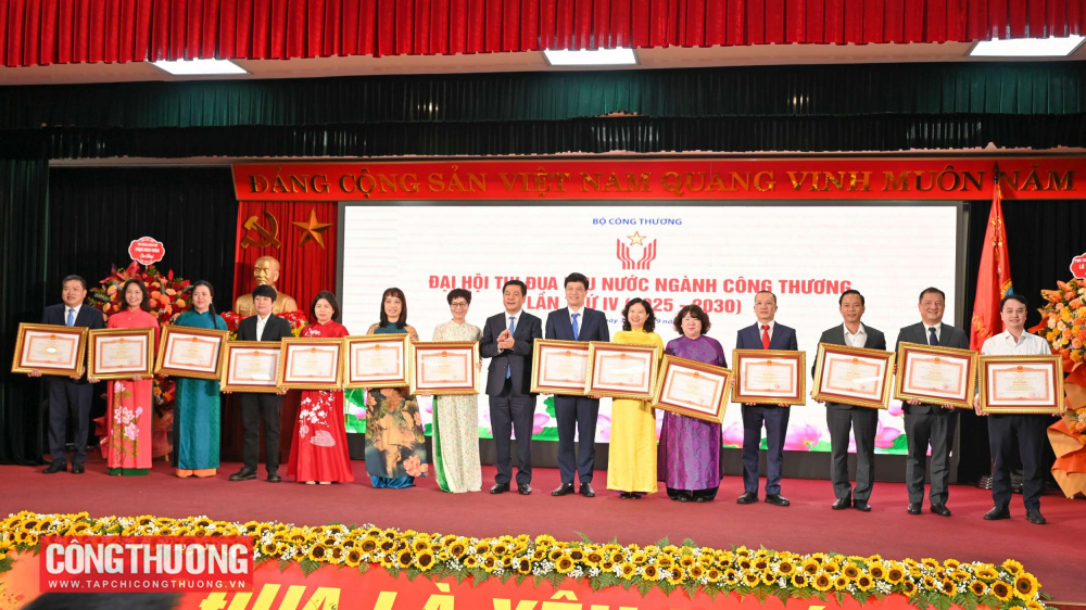 Bộ trưởng Nguyễn Hồng Diên: Nâng tầm phong trào thi đua yêu nước ngành Công Thương toàn diện, sâu rộng, hiệu quả hơn
