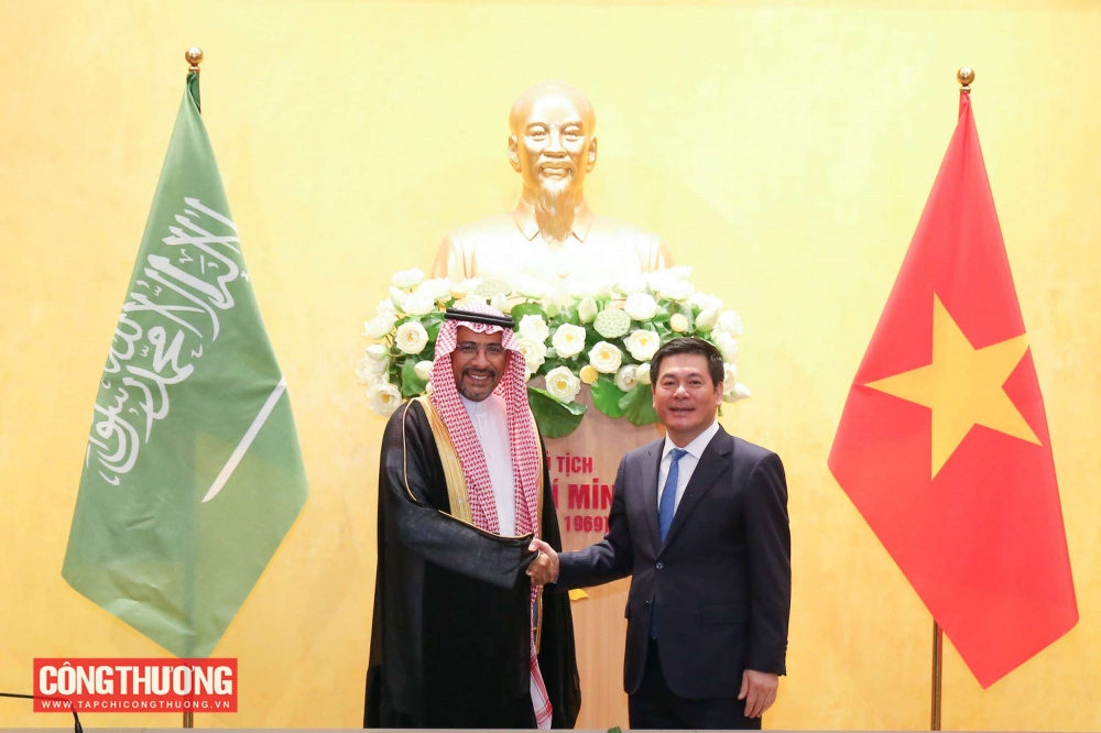Bộ trưởng Bộ Công Thương Việt Nam Nguyễn Hồng Diên tiếp Bộ trưởng Bộ Công nghiệp và Khoáng sản Ả-rập Xê-út Bandar Alkhorayef