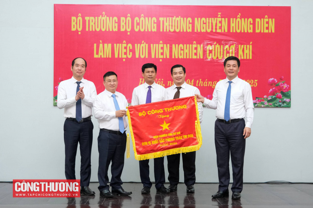 TS. Phan Đăng Phong - Viện trưởng Viện Nghiên cứu Cơ khí cho biết, hưởng ứng lời kêu gọi thi đua yêu nước của Đảng, Chính phủ, Bộ Công Thương, trong những năm qua, Viện Nghiên cứu Cơ khí (Narime) đã tích cực triển khai nhiều phong trào thi đua gắn liền với nhiệm vụ nghiên cứu khoa học công nghệ và làm chủ khoa học công nghệ