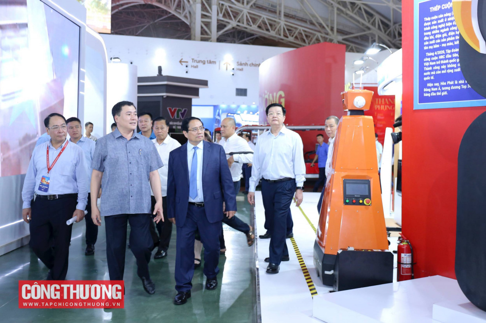 Robot tự động của Nhà máy Thủy điện Sơn La ra mắt công chúng