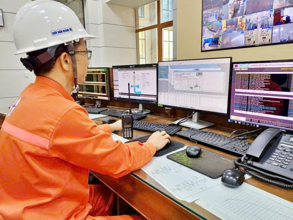 nhân viên vận hành Thủy điện Quảng Trị