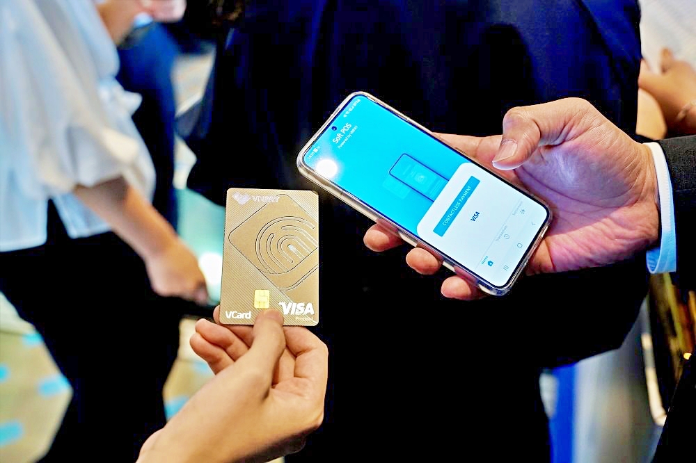 Sau khi được phê duyệt, điện thoại của người bán sẽ trở thành một máy POS nhận thanh toán số mà không cần thêm thiết bị hỗ trợ nào khác