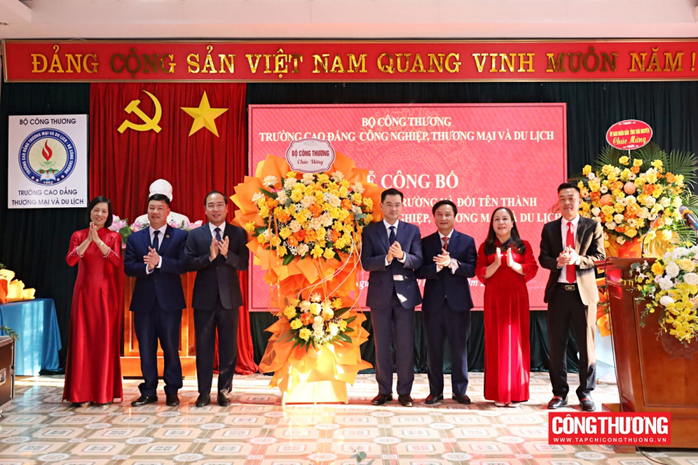 Hiệu trưởng Trường Cao đẳng Công nghiệp, Thương mại và Du lịch Nguyễn Đức Trung