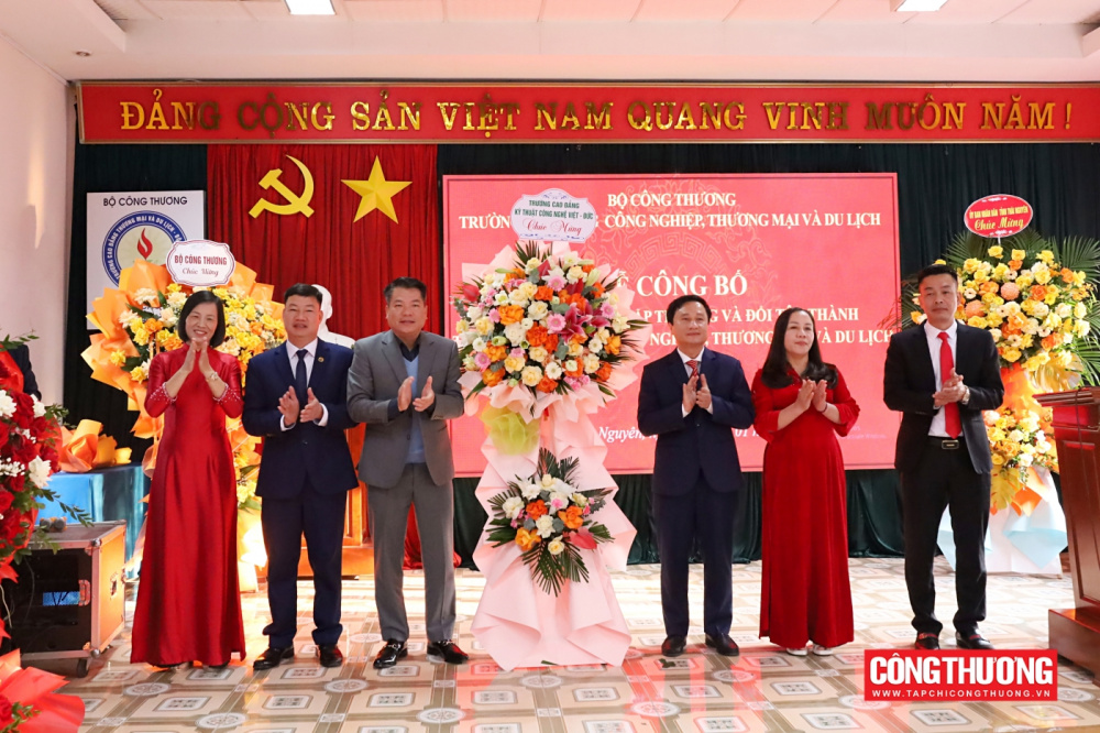 Hiệu trưởng Trường Cao đẳng Công nghiệp, Thương mại và Du lịch Nguyễn Đức Trung