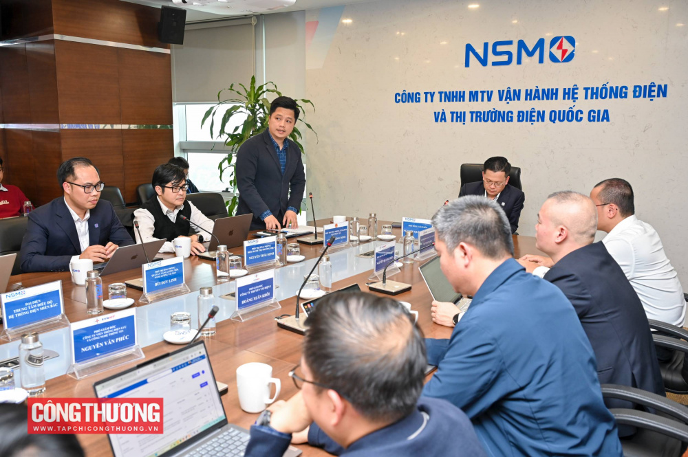 Ông Nguyễn Hồng Minh - Phó Trưởng phòng Thị trường điện và Hệ thống điện, Cục Điện lực, Bộ Công Thương phát biểu tại cuộc họp