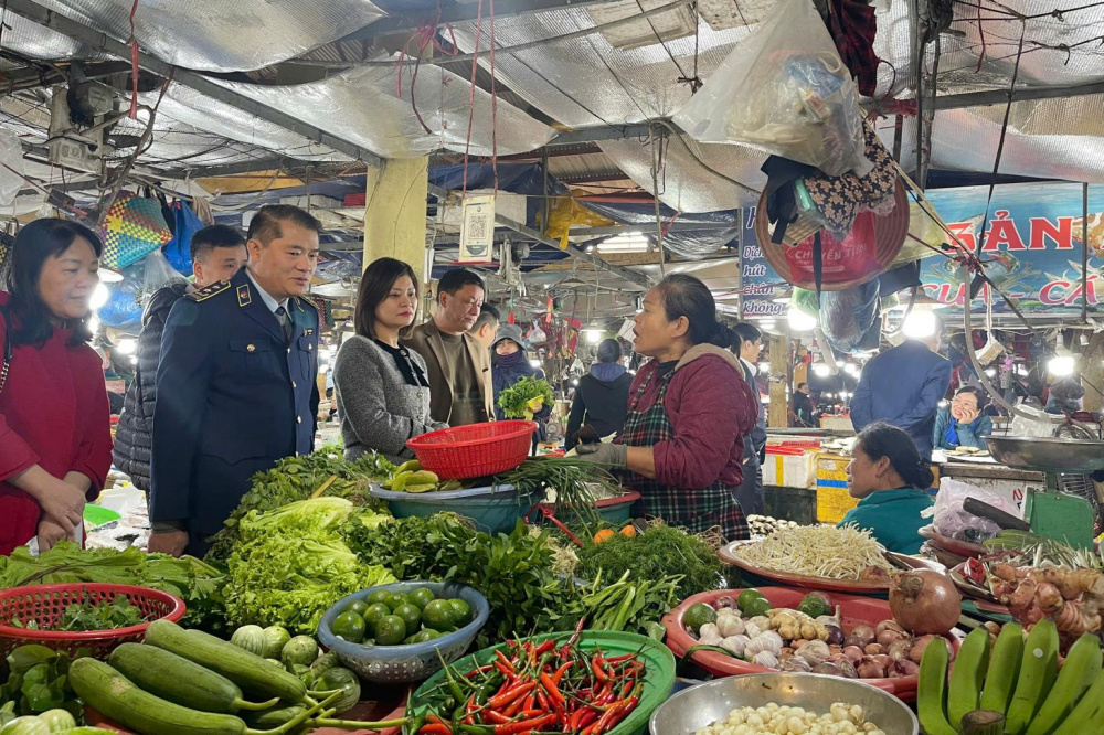 Đảm bảo cân đối cung - cầu, bình ổn thị trường tại Nghệ An và Hà Tĩnh trong cao điểm Tết Nguyên đán 2026