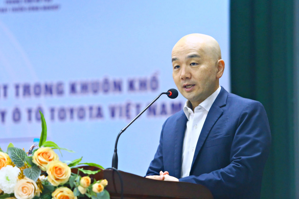 ông Keisuke Tokunaga