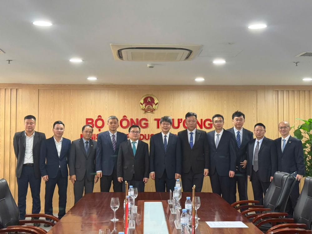 Việt Nam - Trung Quốc: Thúc đẩy hợp tác sâu về chuỗi sản xuất, cung ứng trong lĩnh vực ô tô, điện tử