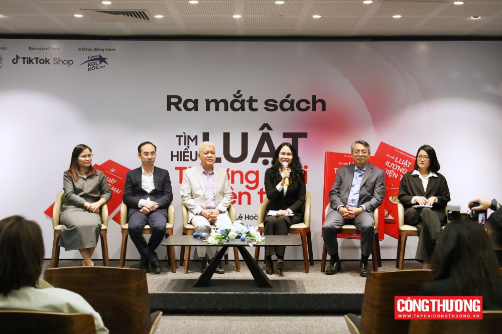 Khơi thông nguồn lực từ hành lang pháp lý mới qua cuốn sách "Tìm hiểu Luật Thương mại điện tử"