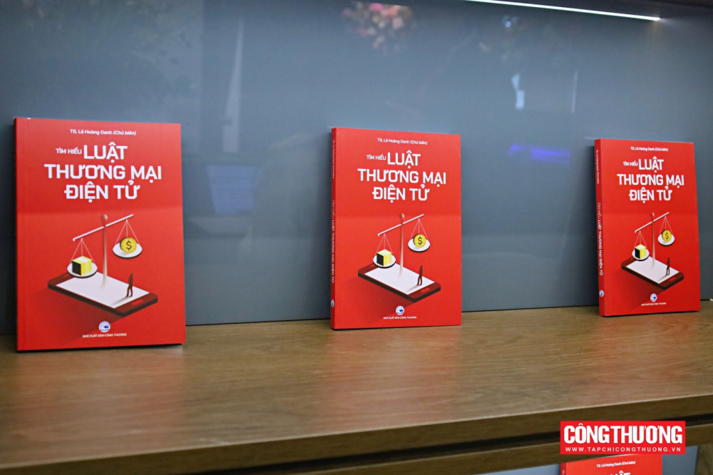 Khơi thông nguồn lực từ hành lang pháp lý mới qua cuốn sách "Tìm hiểu Luật Thương mại điện tử"