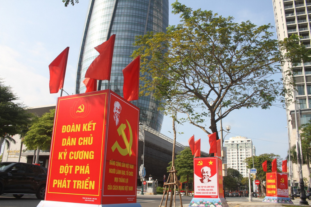 Trước Trung tâm hành chính TP. Đà Nẵng.