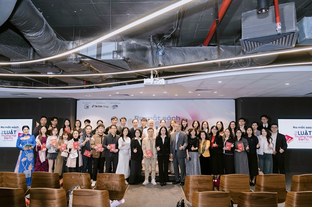 Sách tìm hiểu Luật Thương mại điện tử