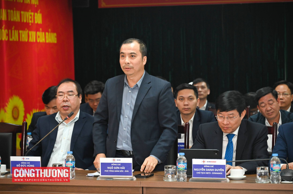 Phó Tổng Giám đốc EVN Ngô Sơn Hải phát biểu tại cuộc họp