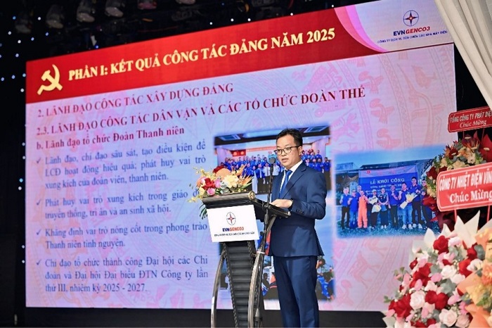 Ông Dương Văn Lễ - Phó Bí thư Đảng ủy, Phó Giám đốc Công ty EPS trình bày báo cáo