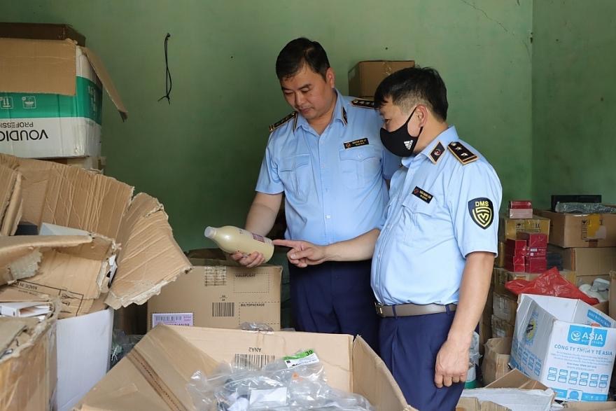 Trong hơn 6 năm hoạt động theo mô hình ngành dọc (2018-2024), Tổng cục Quản lý thị trường là một trong những lực lượng chủ công đấu tranh phòng, chống và xử lý vi phạm trong hoạt động thương mại ở thị trường trong nước. (Ảnh: Tạp chí Quản lý thị trường)