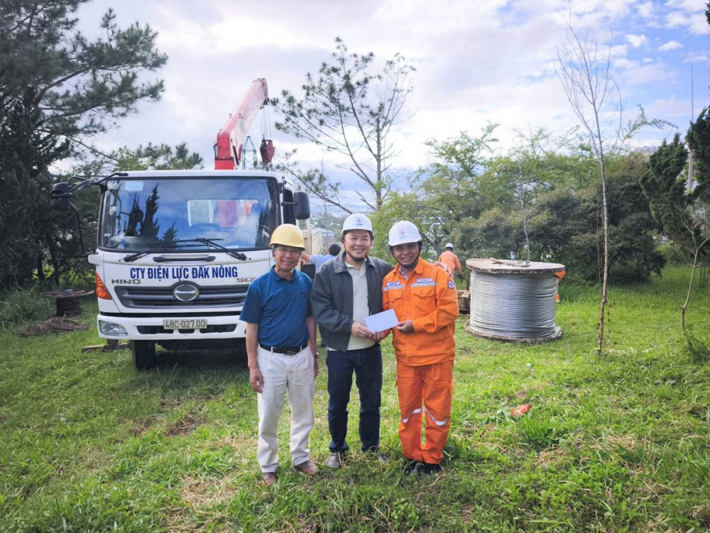 Đầu tư xây dựng lưới điện năm 2025: EVNSPC về đích vượt chỉ tiêu